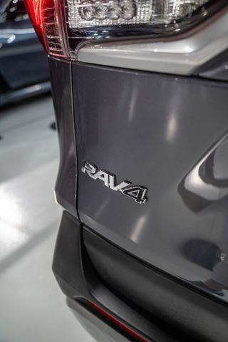 TOYOTA Rav4 2.5l 220H Advance