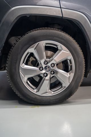 TOYOTA Rav4 2.5l 220H Advance