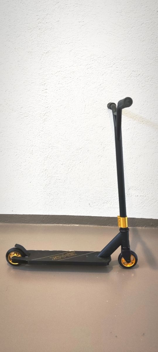 Patinete Stunt - Negro con Dorado