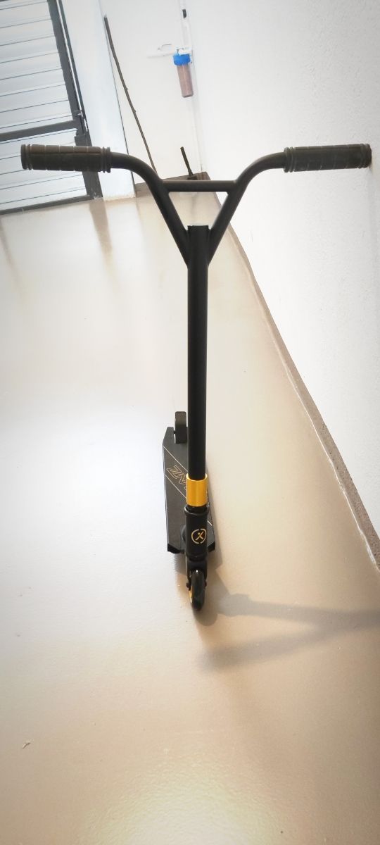 Patinete Stunt - Negro con Dorado