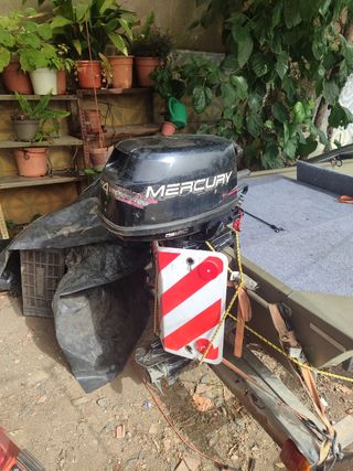 Motor Mercury 4cv 4T fueraborda con papeles 