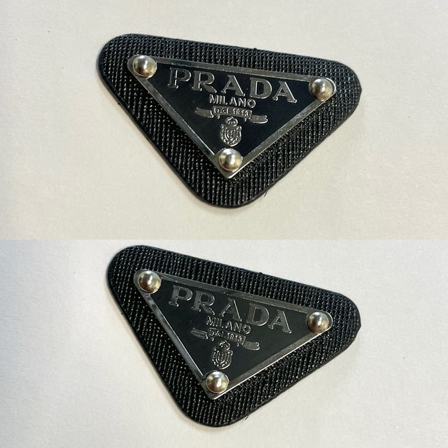 2 Etiquetas Pin Prada Plateado y Negro