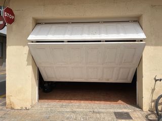 Puerta garaje de hierro automática. 