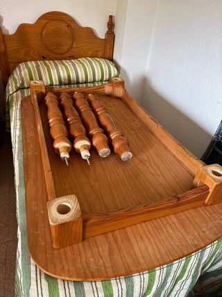 mesa maciza con 6 sillas y cristal de sobremesa