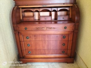 Escritorio antiguo de madera