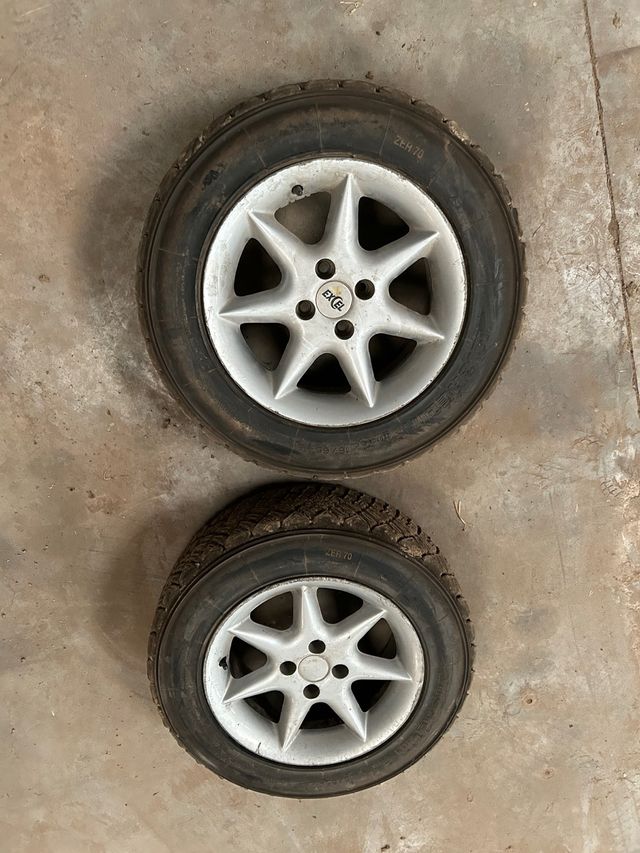 DOS LLANTAS OPEL ASTRA CON NEUMÁTICOS RALLY TIERRA