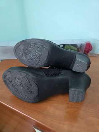 BOTINES SIN PUNTERA NÚMERO 38 