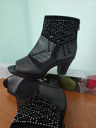 BOTINES SIN PUNTERA NÚMERO 38 