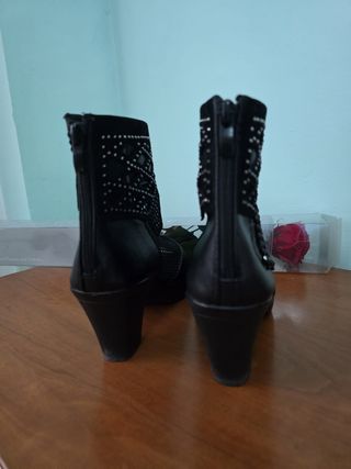 BOTINES SIN PUNTERA NÚMERO 38 