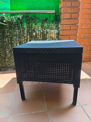Mesa de terraza exterior.
56×56×46con patas
