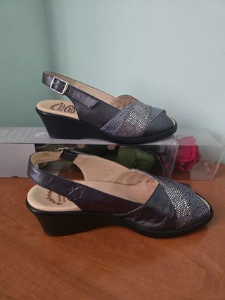 SANDALIAS NÚMERO 35. FABRICADAS EN ESPAÑA 