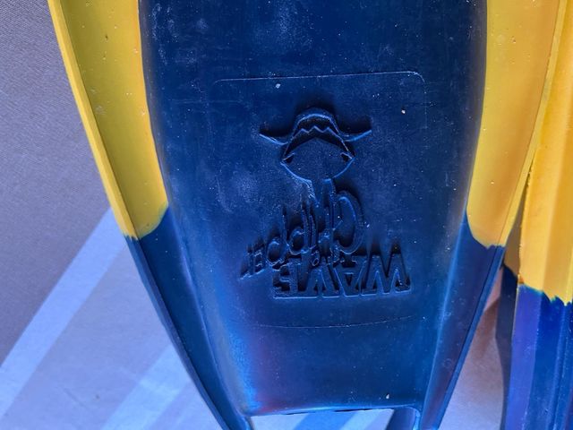 Camiseta xl y aletas Body Board 43-45