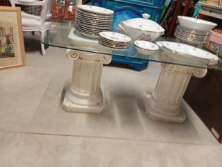 Tavolino in vetro con colonne stile neoclassico