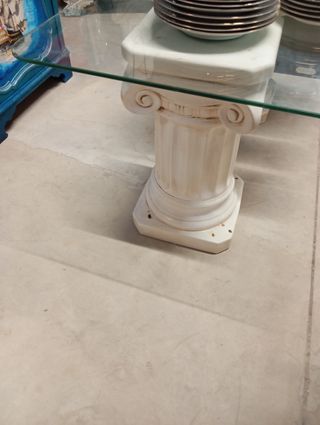 Tavolino in vetro con colonne stile neoclassico