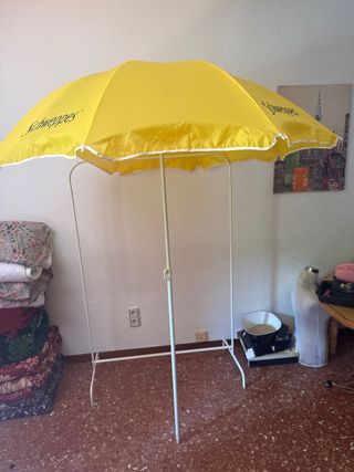 Parasol publicitario Schweppes amarillo