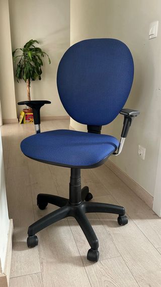 Silla oficina giratoria azul