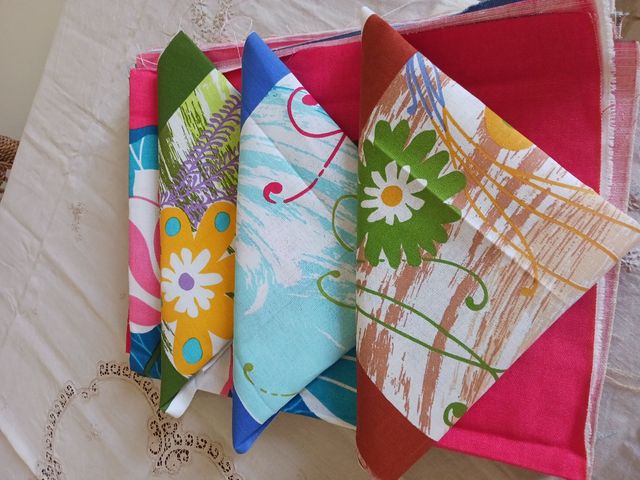 Sei  strofinacci  più  tre tovagliette vintage n