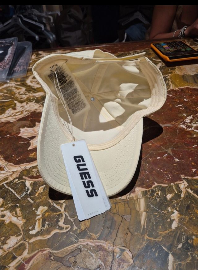 Cappello Guess beige