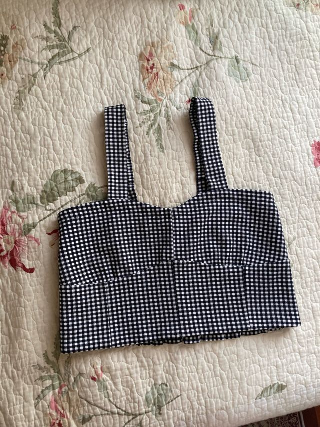 Top blanco y negro a cuadros