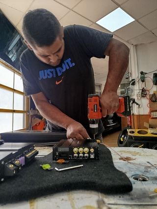 Instalación de car audio iluminación interna etc