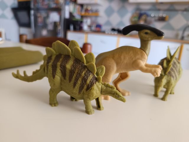 3 Dinos McDonald's 2025