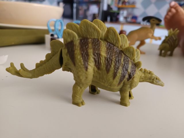 3 Dinos McDonald's 2025