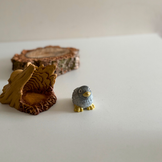 Ave em tronco - Figurinha vintage