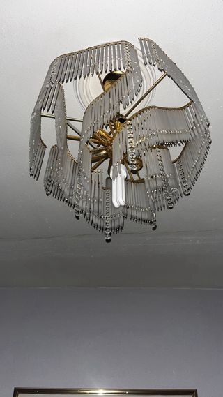 Lampara techo con laminas de cristal, dorado