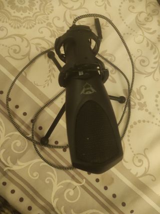 Monitor + Mic + Ratón negociable