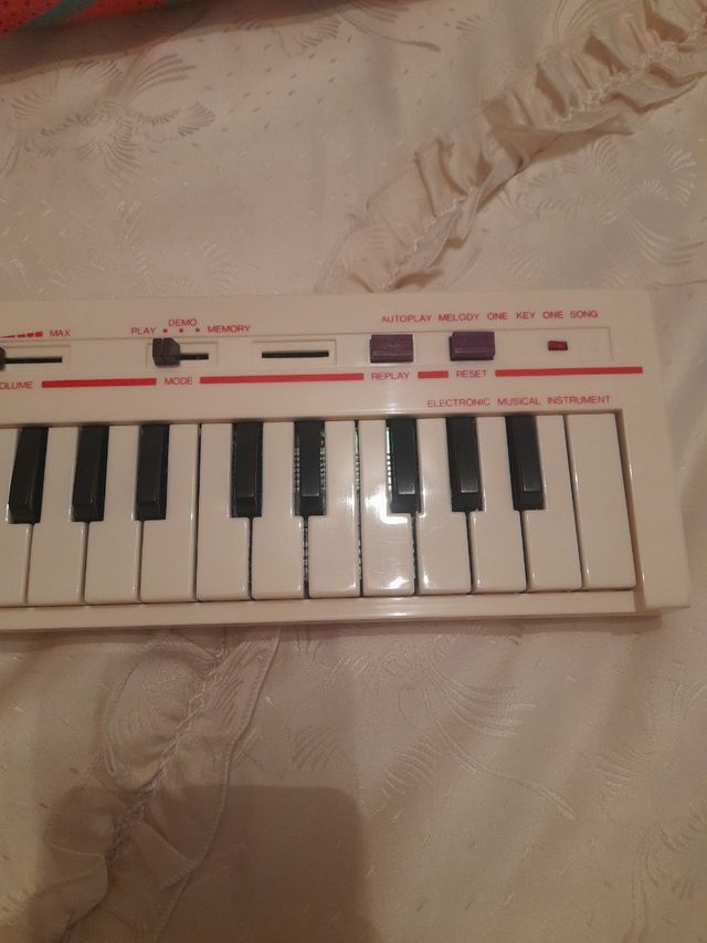 Teclado Electrónico K-88.
Superb sound.