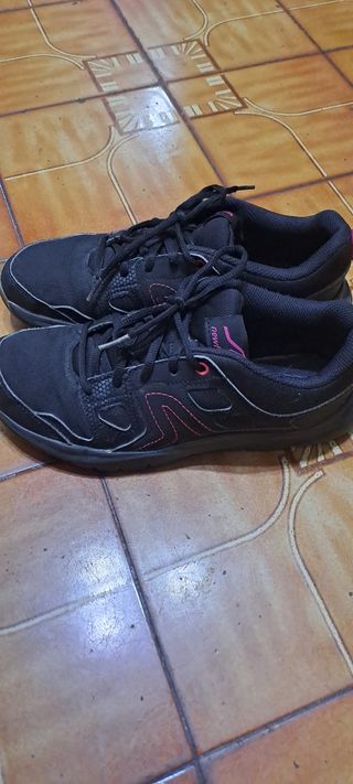 Bambas deportivas negras y rosas