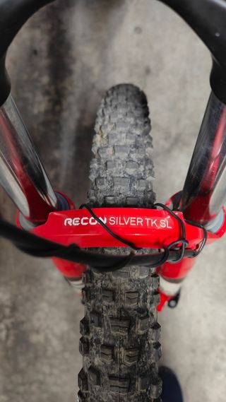 Bicicleta Specialized doble suspensión.