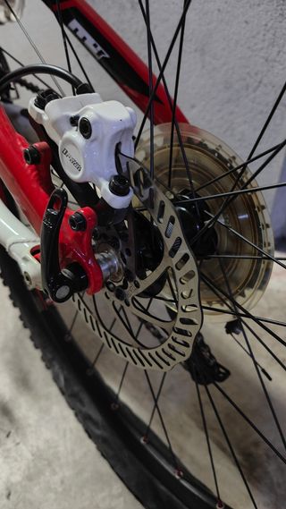 Bicicleta Specialized doble suspensión.