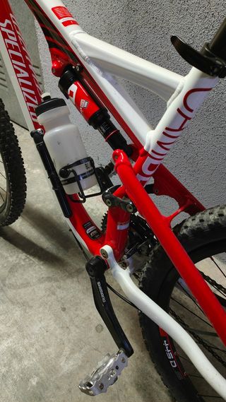 Bicicleta Specialized doble suspensión.