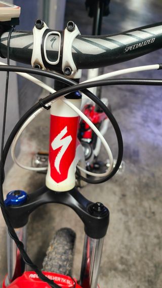Bicicleta Specialized doble suspensión.