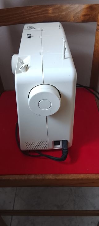 Máquina coser ALFA  NEXT10 - usada