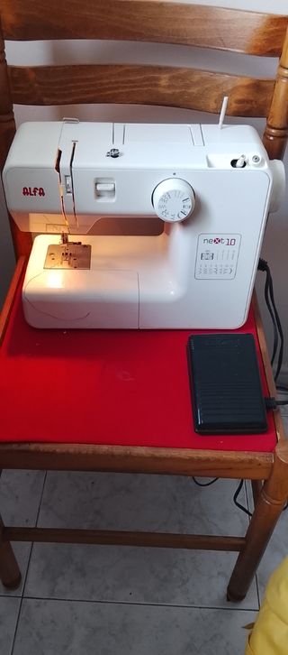 Máquina coser ALFA  NEXT10 - usada