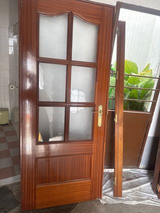 Puertas madera maciza