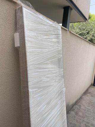 Puerta blanca nueva