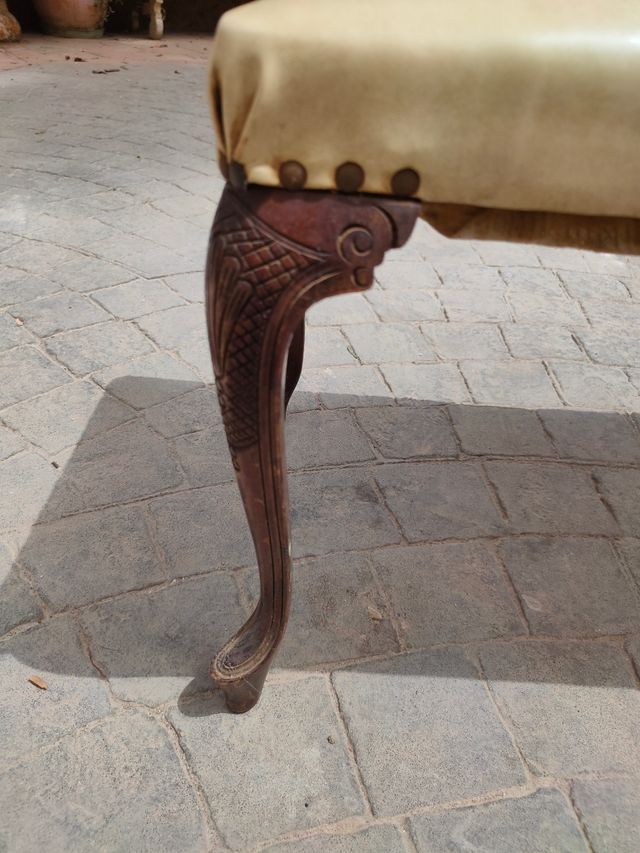 Banqueta antigua madera beige