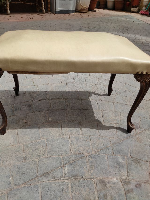 Banqueta antigua madera beige