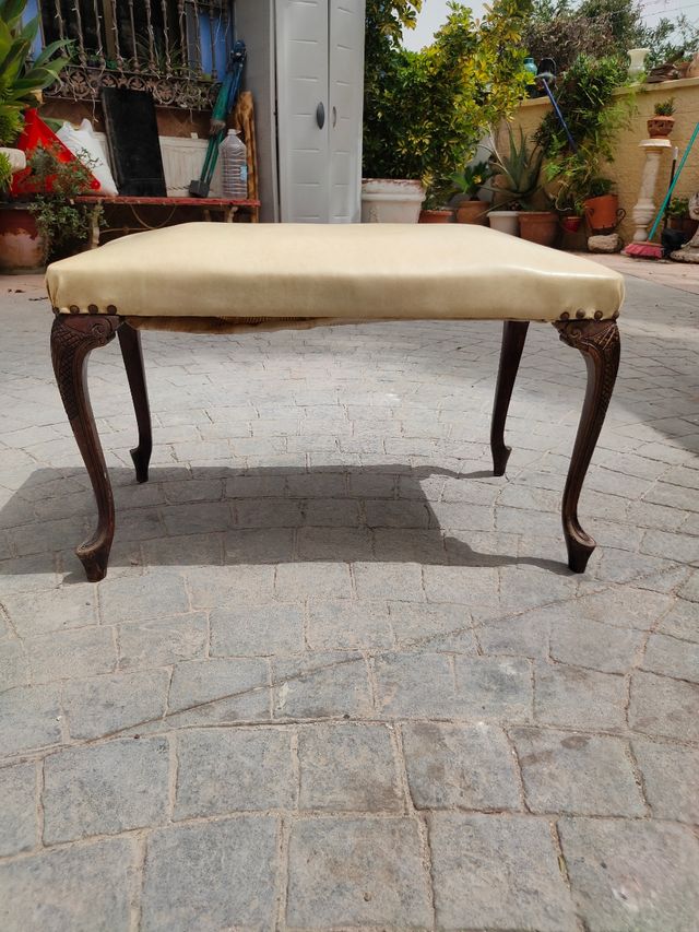 Banqueta antigua madera beige