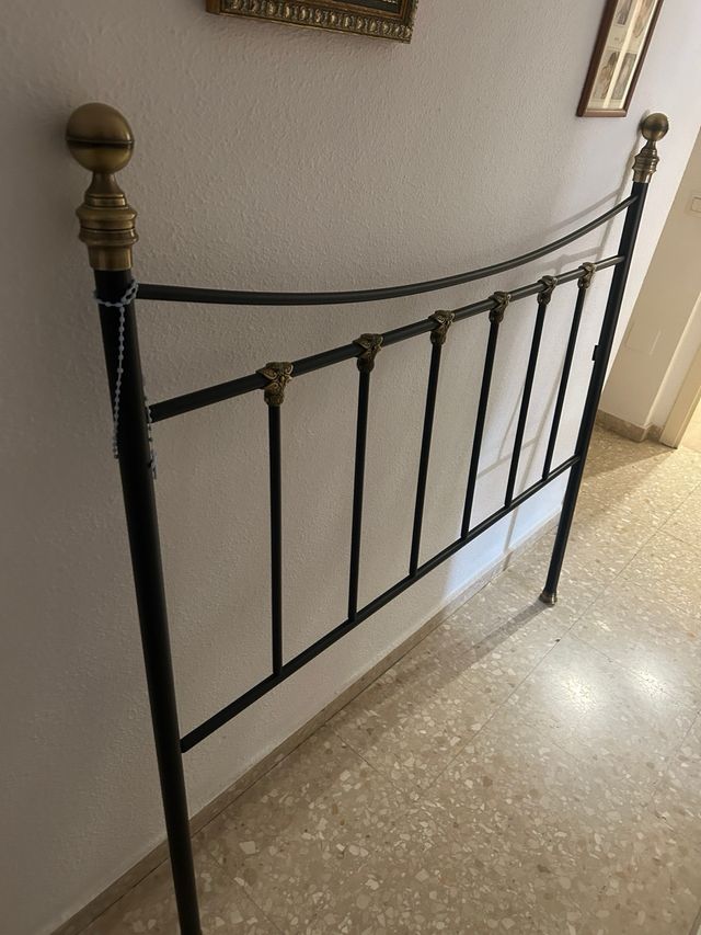 Cabecero cama metal negro-dorado