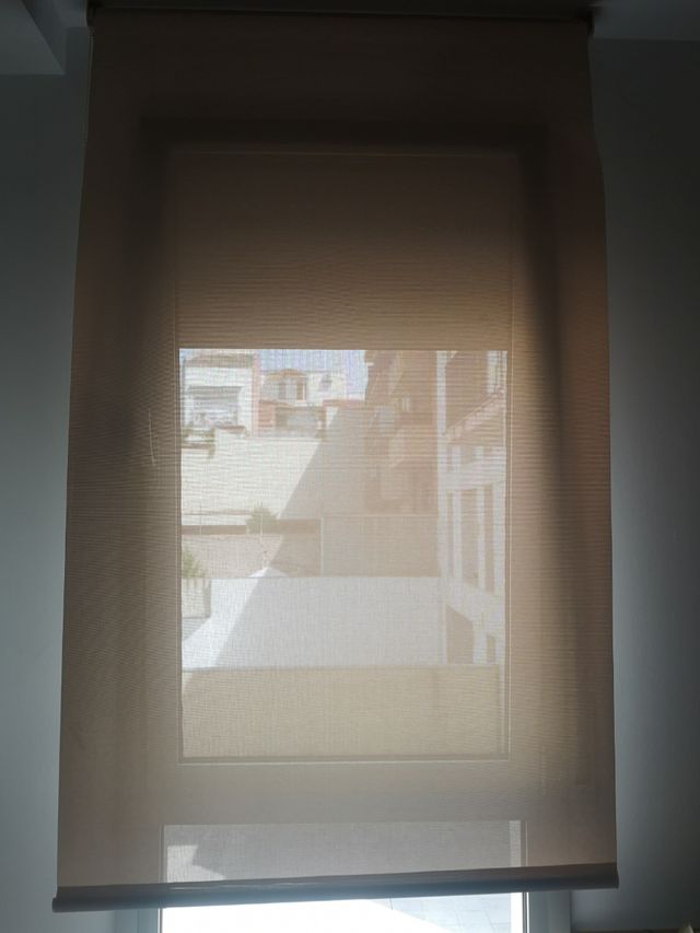 Estor enrollable cortidecor beige tirador derecha