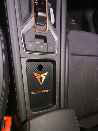 Tapa efecto fibra carbono CUPRA
