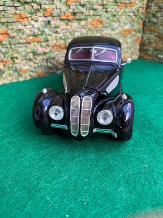 BMW 327 – Escala 1:18 – Guiloy