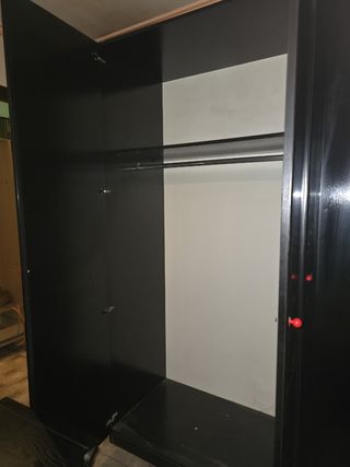 Armario habitación negro