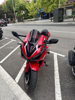 Honda CBR 500R - Moto roja
