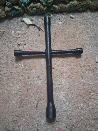 Llave Cruz - Herramienta antigua