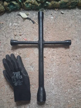 Llave Cruz - Herramienta antigua